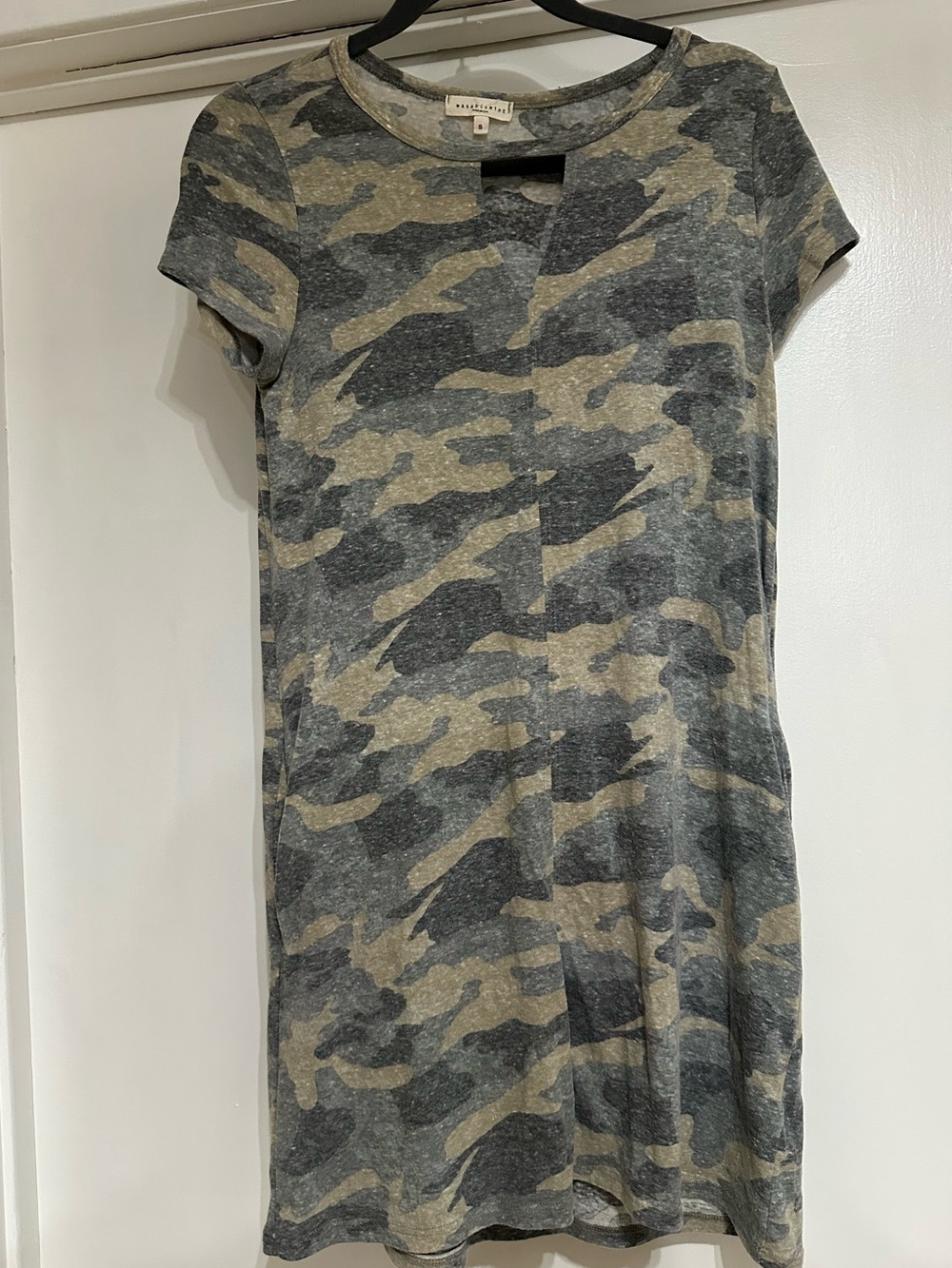 Wasabi & Mint
Heathered Green Camo Short-Sleeve Dress size: small